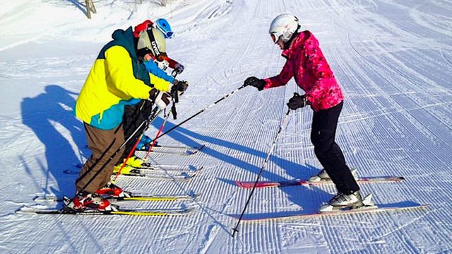 Инструктор по горным лыжам и сноуборду